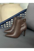 BOTA FEMININA CANO CURTO DETALHE DOURADO VIZZANO - Marrom