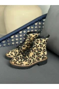 Bota Coturno Tratorada Cano Curto Vizzano Animal Print - Onca